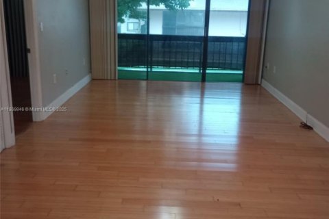 Copropriété à louer à Hollywood, Floride: 1 chambre, 62.24 m2 № 1925490 - photo 2