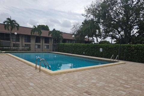 Condo in Hollywood, Florida, 1 bedroom  № 1925490 - photo 8