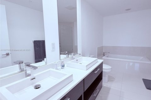 Снять в аренду кондоминиум в Майами, Флорида 3 спальни, 114.64м2, № 2079476 - фото 22