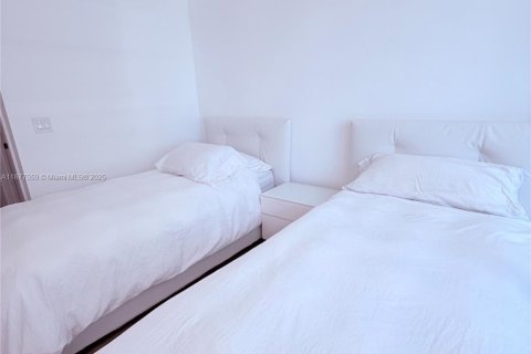 Снять в аренду кондоминиум в Майами, Флорида 3 спальни, 114.64м2, № 2079476 - фото 9