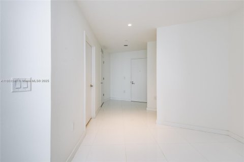 Condominio en alquiler en Miami, Florida, 1 dormitorio, 94.57 m2 № 1960638 - foto 14