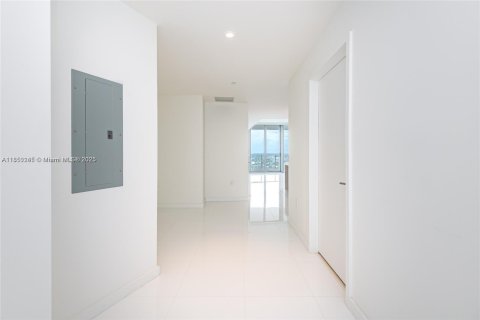 Condominio en alquiler en Miami, Florida, 1 dormitorio, 94.57 m2 № 1960638 - foto 12