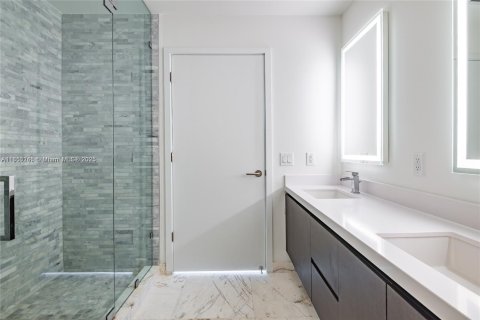 Condominio en alquiler en Miami, Florida, 1 dormitorio, 94.57 m2 № 1960638 - foto 30