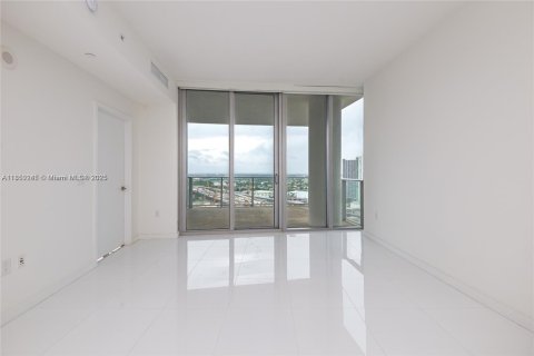 Condominio en alquiler en Miami, Florida, 1 dormitorio, 94.57 m2 № 1960638 - foto 18