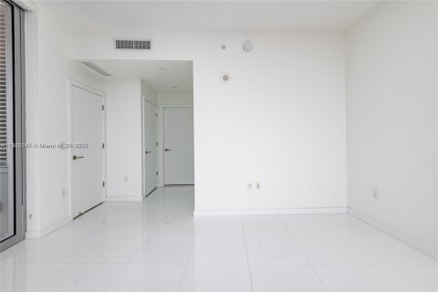 Condominio en alquiler en Miami, Florida, 1 dormitorio, 94.57 m2 № 1960638 - foto 25
