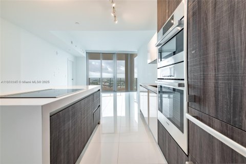 Condominio en alquiler en Miami, Florida, 1 dormitorio, 94.57 m2 № 1960638 - foto 6