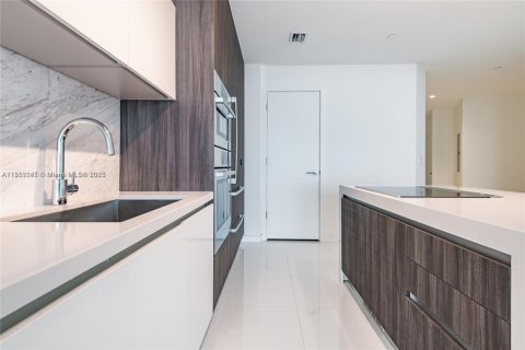 Condominio en alquiler en Miami, Florida, 1 dormitorio, 94.57 m2 № 1960638 - foto 3