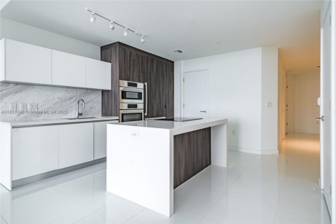 Condominio en alquiler en Miami, Florida, 1 dormitorio, 94.57 m2 № 1960638 - foto 7