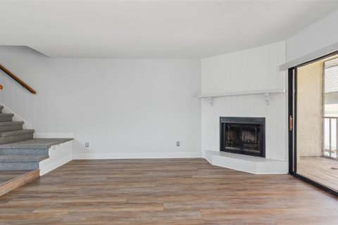 Townhouse in Treasure Island, Florida 3 bedrooms, 134.24 sq.m. № 2380679 - photo 12