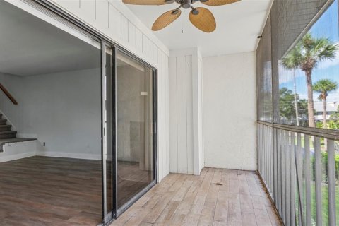 Townhouse in Treasure Island, Florida 3 bedrooms, 134.24 sq.m. № 2380679 - photo 14