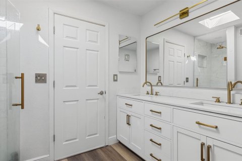 Townhouse in Treasure Island, Florida 3 bedrooms, 134.24 sq.m. № 2380679 - photo 17