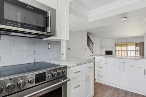 Townhouse in Treasure Island, Florida 3 bedrooms, 134.24 sq.m. № 2380679 - photo 6