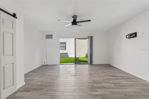 Townhouse in Treasure Island, Florida 3 bedrooms, 134.24 sq.m. № 2380679 - photo 22