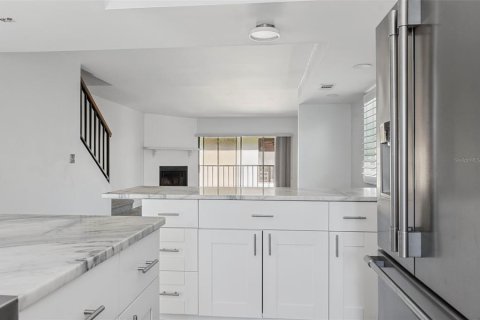 Townhouse in Treasure Island, Florida 3 bedrooms, 134.24 sq.m. № 2380679 - photo 7