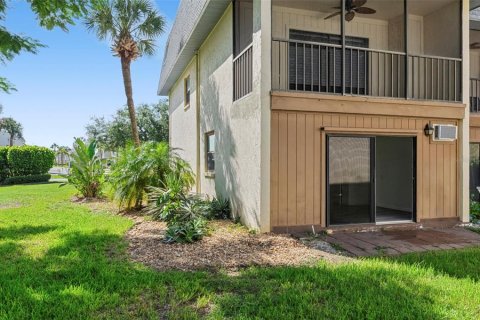 Townhouse in Treasure Island, Florida 3 bedrooms, 134.24 sq.m. № 2380679 - photo 28