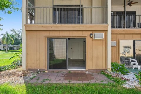 Townhouse in Treasure Island, Florida 3 bedrooms, 134.24 sq.m. № 2380679 - photo 27