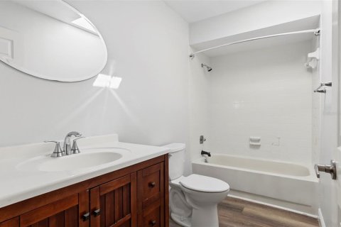 Townhouse in Treasure Island, Florida 3 bedrooms, 134.24 sq.m. № 2380679 - photo 21