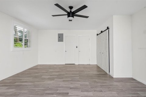 Townhouse in Treasure Island, Florida 3 bedrooms, 134.24 sq.m. № 2380679 - photo 23