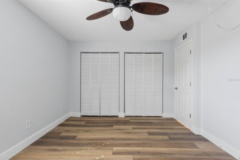 Townhouse in Treasure Island, Florida 3 bedrooms, 134.24 sq.m. № 2380679 - photo 20