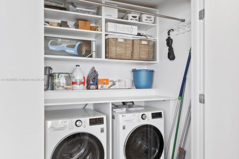 Condo in Miami Beach, Florida, 1 bedroom  № 1827453 - photo 21