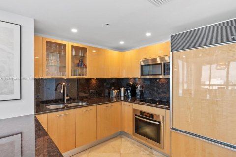 Condo in Miami Beach, Florida, 1 bedroom  № 1827453 - photo 16