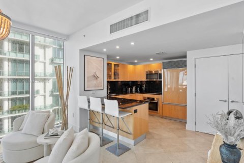 Condo in Miami Beach, Florida, 1 bedroom  № 1827453 - photo 1