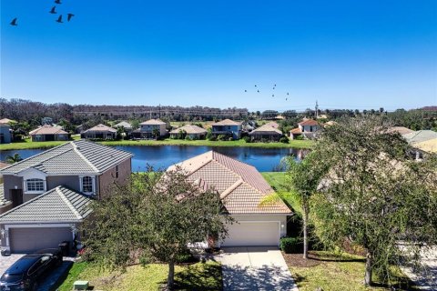House in Bradenton, Florida 3 bedrooms, 189.06 sq.m. № 2364459