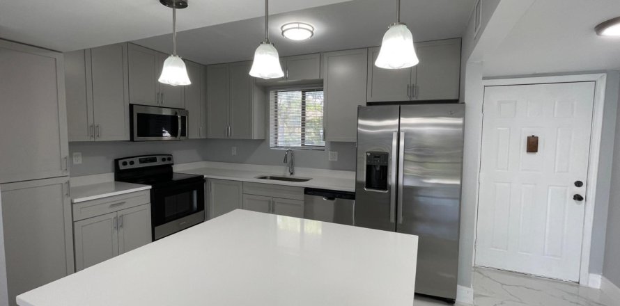 Condo in Coral Springs, Florida, 4 bedrooms  № 2184629