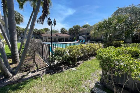 Condo in Coral Springs, Florida, 4 bedrooms  № 2184629 - photo 27