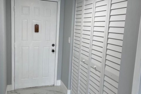 Condo in Coral Springs, Florida, 4 bedrooms  № 2184629 - photo 4