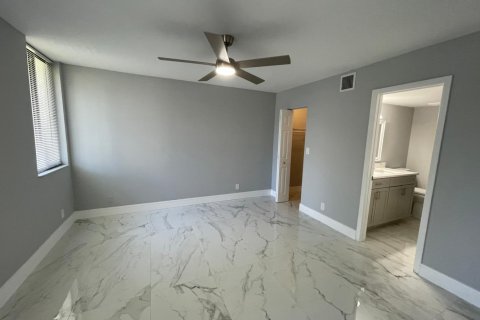 Condo in Coral Springs, Florida, 4 bedrooms  № 2184629 - photo 9
