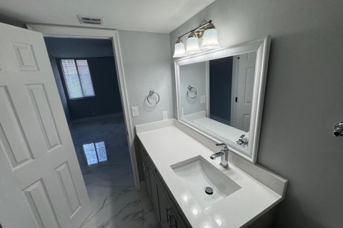 Condo in Coral Springs, Florida, 4 bedrooms  № 2184629 - photo 14