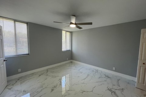 Condo in Coral Springs, Florida, 4 bedrooms  № 2184629 - photo 22