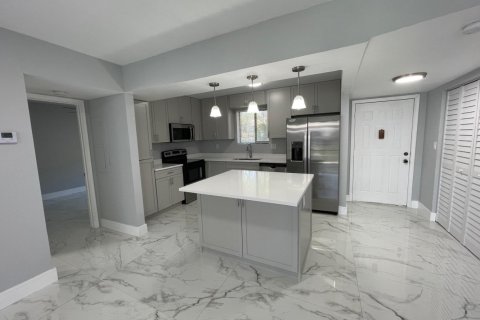 Condo in Coral Springs, Florida, 4 bedrooms  № 2184629 - photo 7