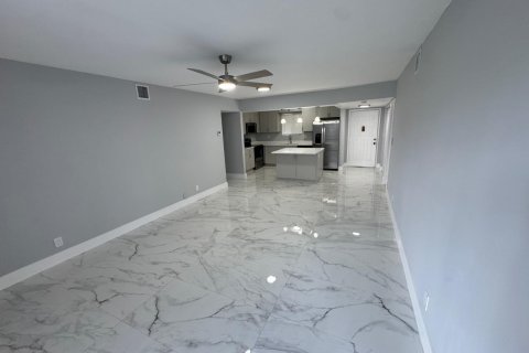 Condo in Coral Springs, Florida, 4 bedrooms  № 2184629 - photo 15