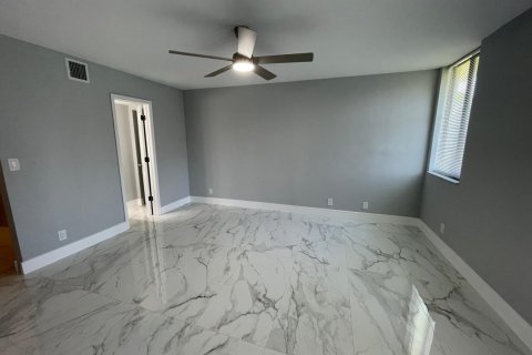 Condo in Coral Springs, Florida, 4 bedrooms  № 2184629 - photo 10