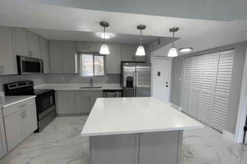 Condo in Coral Springs, Florida, 4 bedrooms  № 2184629 - photo 6