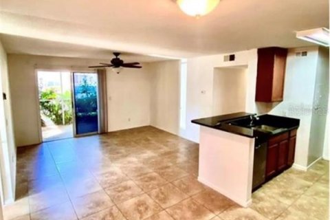 Condominio en alquiler en Orlando, Florida, 2 dormitorios, 80.27 m2 № 1906820 - foto 3