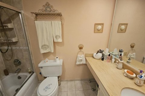 Condo in Sunny Isles Beach, Florida, 1 bedroom  № 1699990 - photo 25