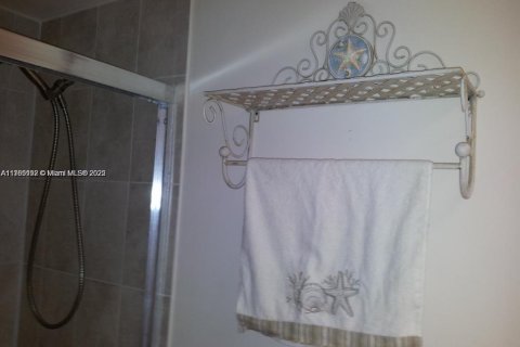 Condo in Sunny Isles Beach, Florida, 1 bedroom  № 1699990 - photo 16