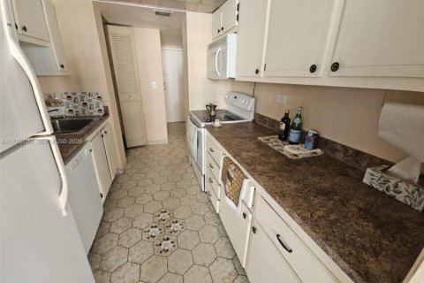 Condo in Sunny Isles Beach, Florida, 1 bedroom  № 1699990 - photo 21