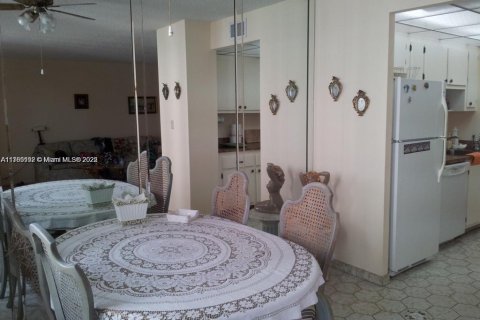 Condo in Sunny Isles Beach, Florida, 1 bedroom  № 1699990 - photo 18