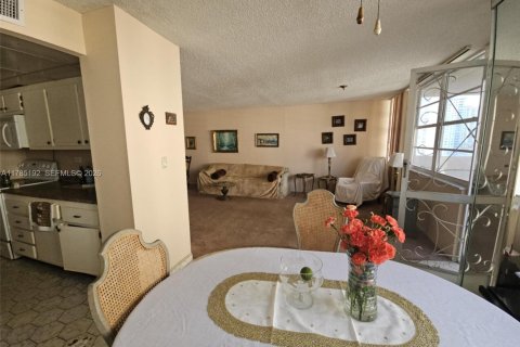 Condo in Sunny Isles Beach, Florida, 1 bedroom  № 1699990 - photo 23