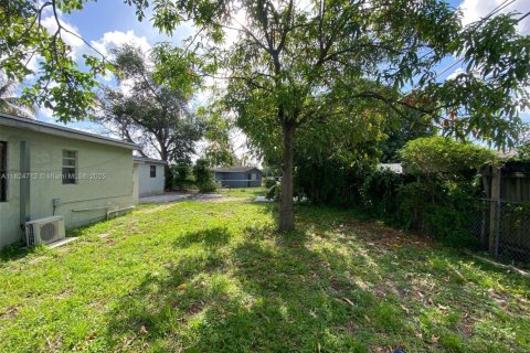 Casa en venta en Miami Gardens, Florida, 4 dormitorios, 133.87 m2 № 1790520 - foto 9