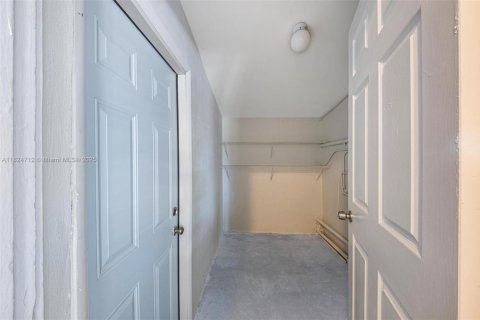 Casa en venta en Miami Gardens, Florida, 4 dormitorios, 133.87 m2 № 1790520 - foto 25