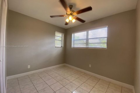 Casa en venta en Miami Gardens, Florida, 4 dormitorios, 133.87 m2 № 1790520 - foto 12
