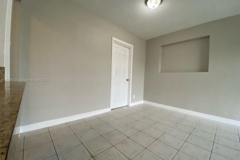 Casa en venta en Miami Gardens, Florida, 4 dormitorios, 133.87 m2 № 1790520 - foto 16
