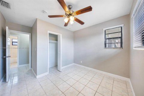Casa en venta en Miami Gardens, Florida, 4 dormitorios, 133.87 m2 № 1790520 - foto 29