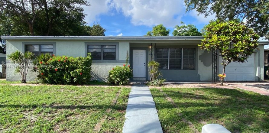 Villa ou maison à Miami Gardens, Floride 4 chambres, 133.87 m2 № 1790520