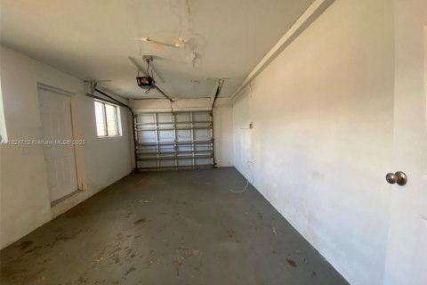 Casa en venta en Miami Gardens, Florida, 4 dormitorios, 133.87 m2 № 1790520 - foto 19